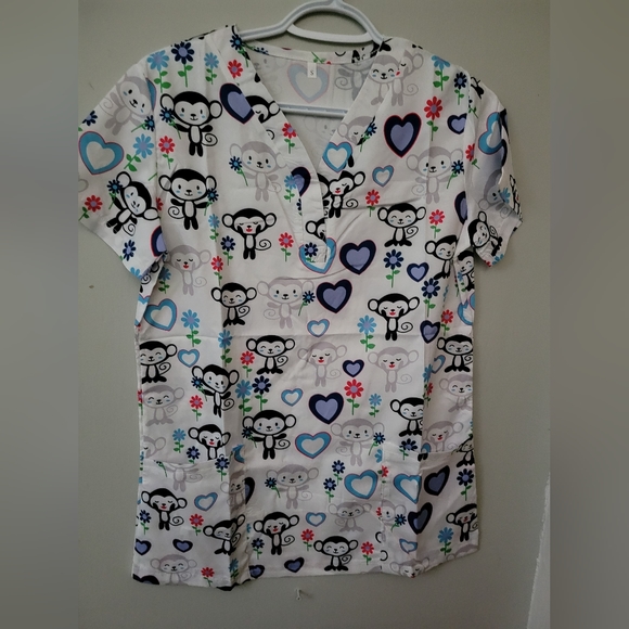 4 scrub tops - Picture 7 of 8